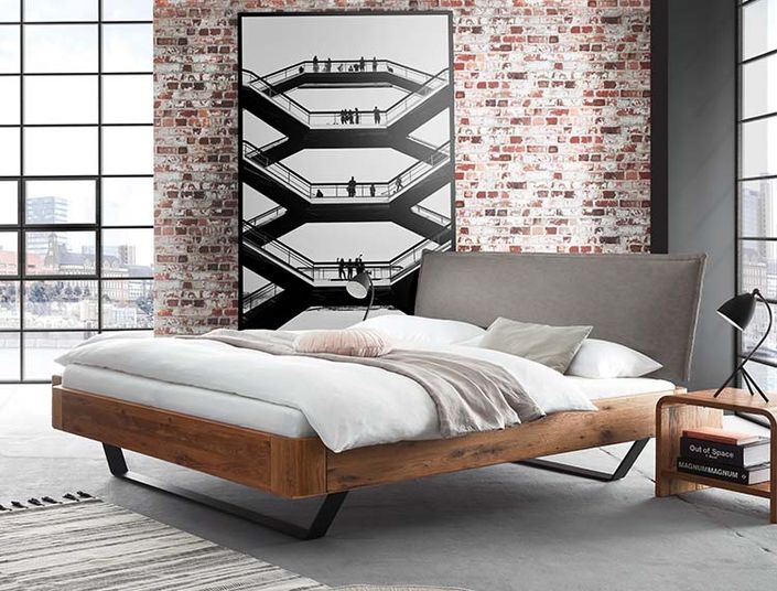 Oak Line_Modul 18 mit Slitto Kufen und Kopfteil Cussina_Wildeiche_natur_gebürstet_geölt_750x570px.jpg Oak Line_Modul 18 mit Slitto Kufen und Kopfteil Cussina_Wildeiche_natur_gebürstet_geölt_750x570px