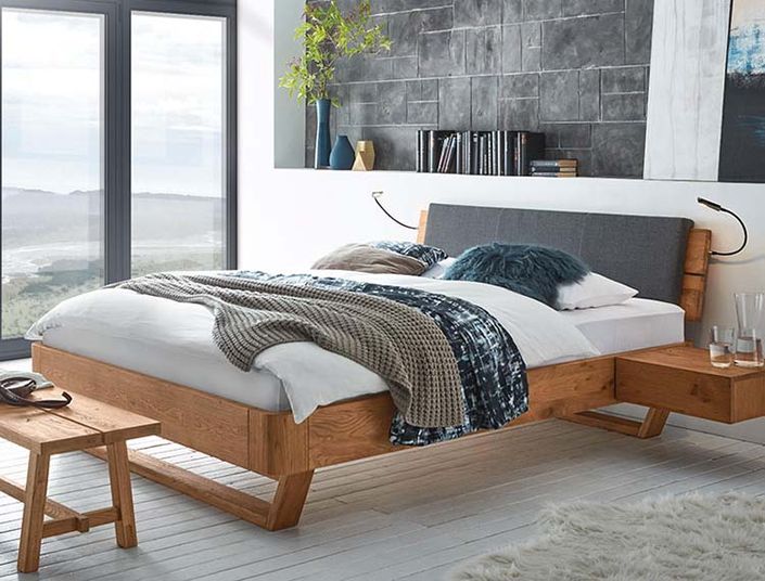 Oak Line_Modul 18 mit Skido Kufen und Kopfteil Alpa_Ravo_Wildeiche_natur_gebürstet_geölt_750x570px.jpg Oak Line_Modul 18 mit Skido Kufen und Kopfteil Alpa_Ravo_Wildeiche_natur_gebürstet_geölt_750x570px