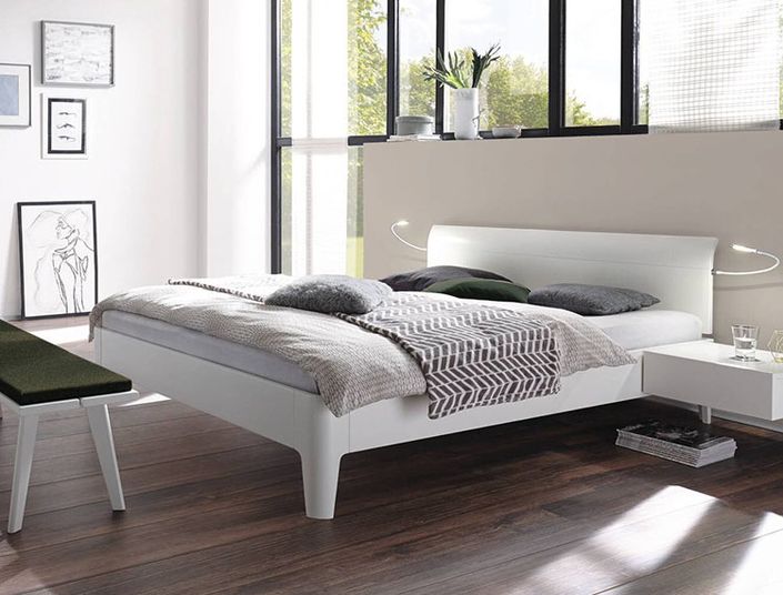 Hasena Fine Line_Syma 18 Bettrahmen, Masito Füsse_ Vola Kopfteil_weiss_750x570px.jpg Hasena Fine Line_Syma 18 Bettrahmen, Masito Füsse_ Vola Kopfteil_weiss_750x570px