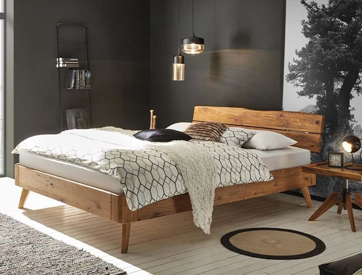 Oak Line_Modul 18 mit Füssen Masito und Kopfteil Naturo M_Arona Kissen_Wildeiche_natur_gebürstet_geölt_750x570px.jpg Oak Line_Modul 18 mit Füssen Masito und Kopfteil Naturo M_Arona Kissen_Wildeiche_natur_gebürstet_geölt_750x570px